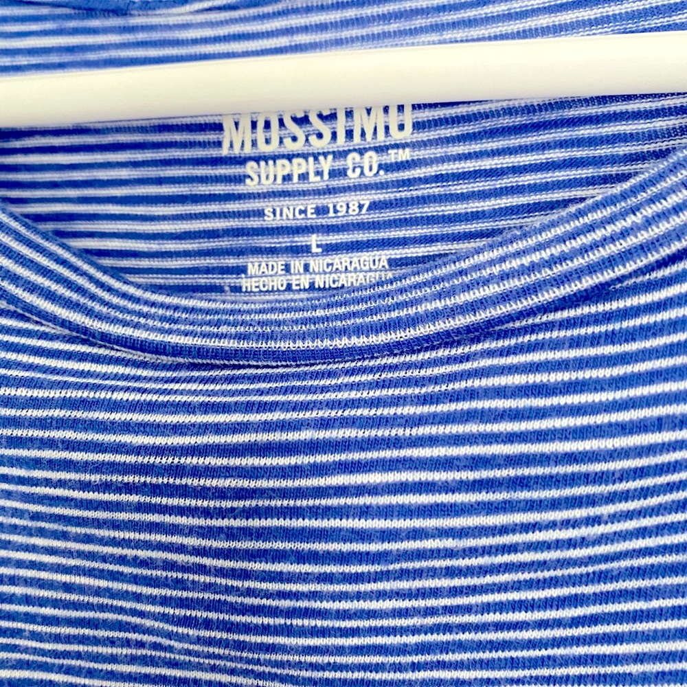 Mossimo blue and white Tshirt